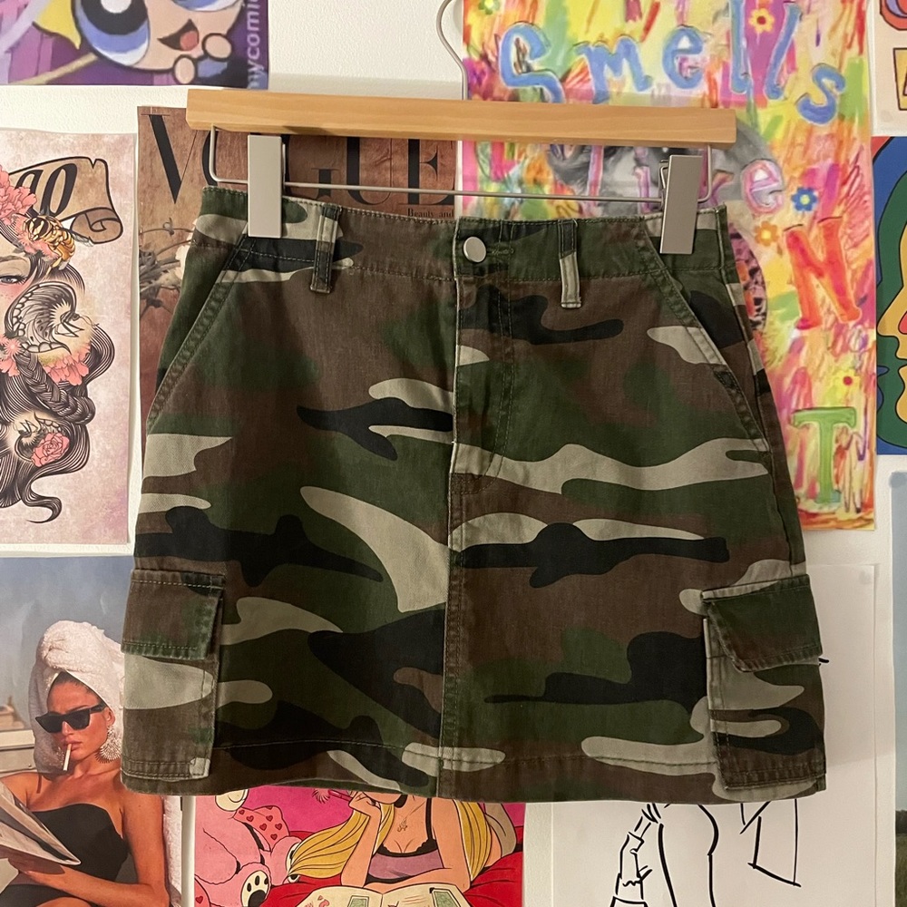 Never worn, Forever21 camo skirt.